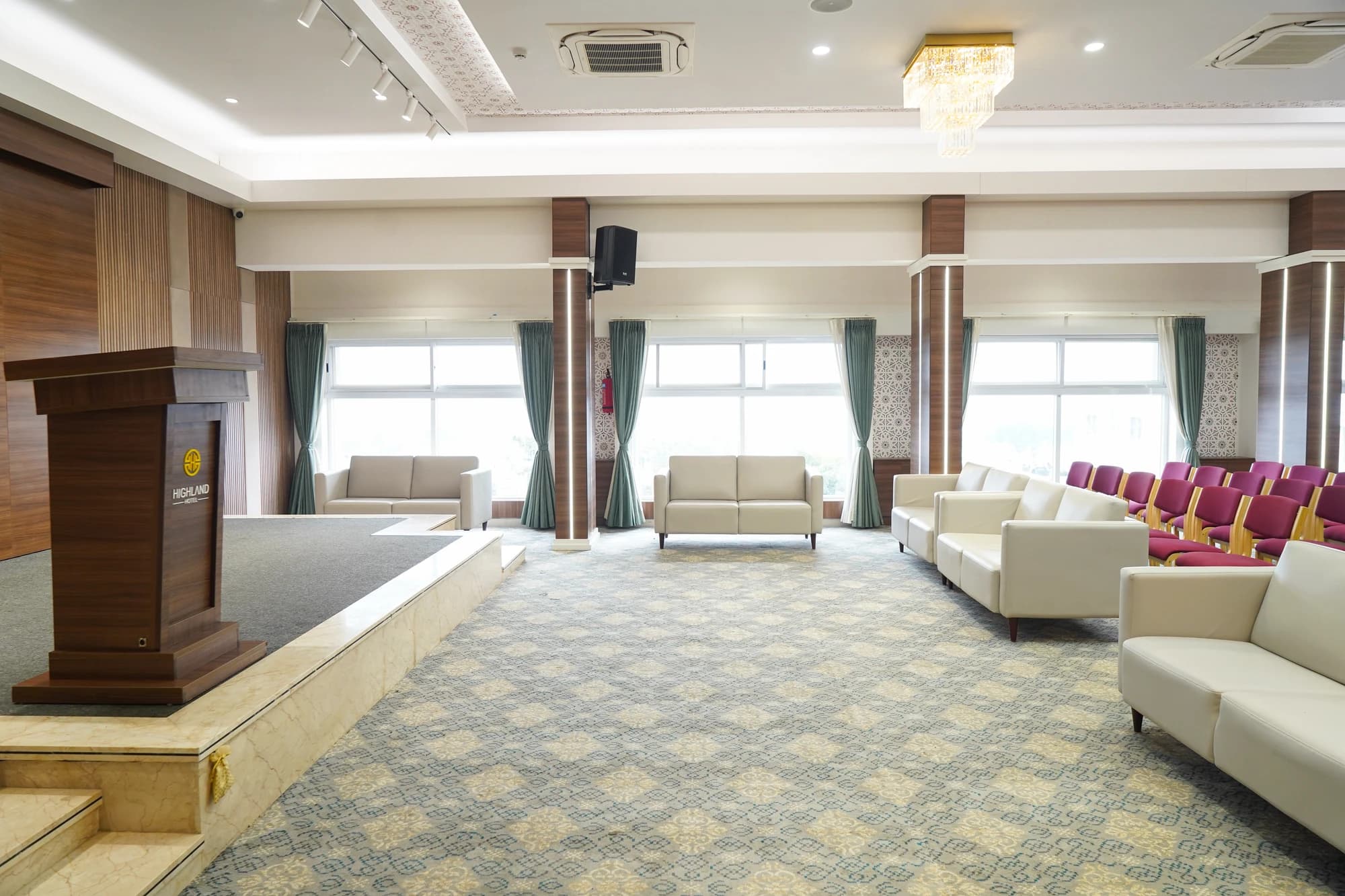 02 - Executive Suite